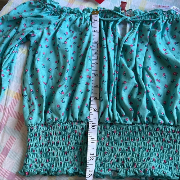 Guess
Guess long sleeve crop top floral pattern. Size L - Picture 3 of 12